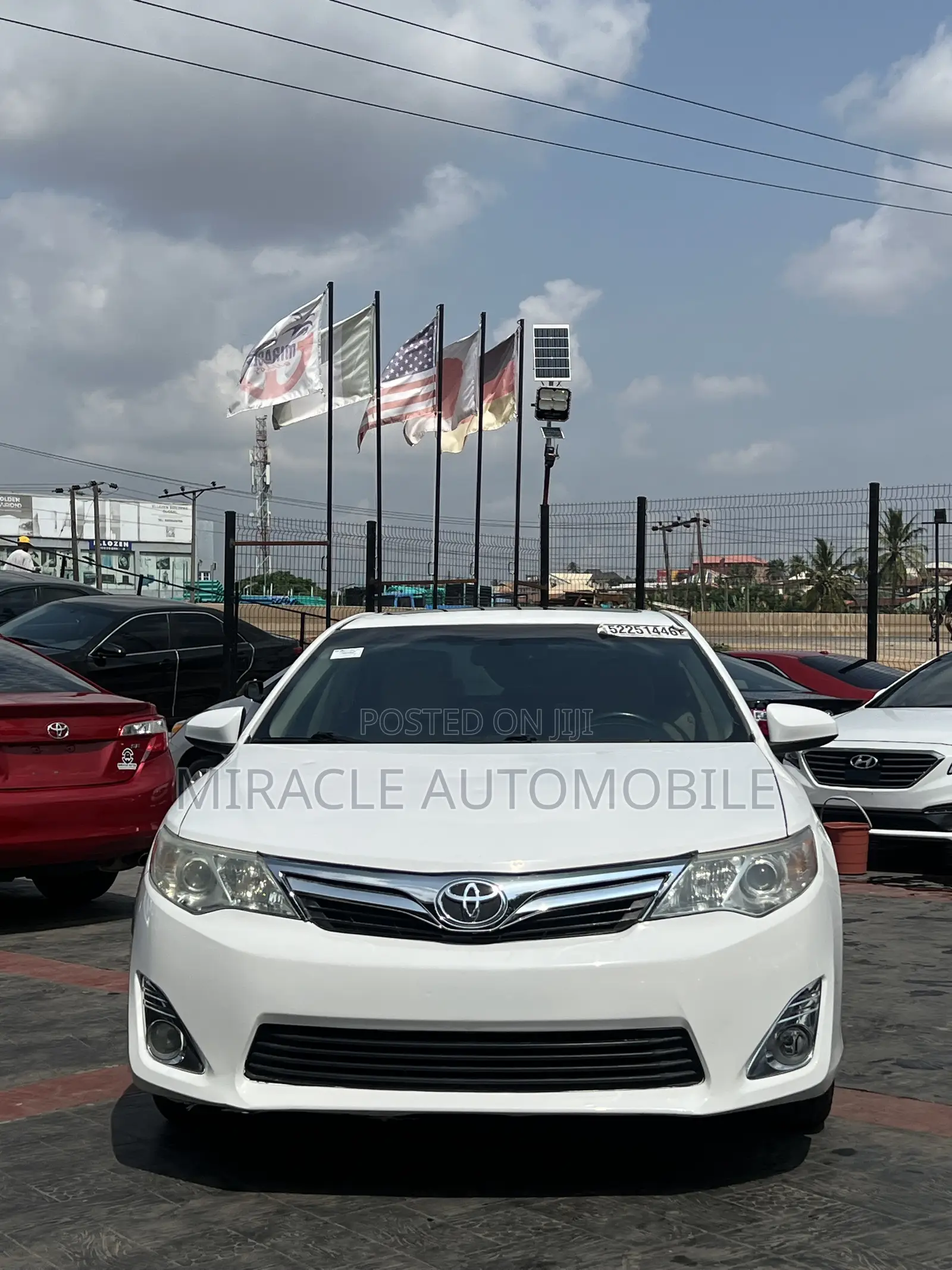Toyota Camry XLE V6 4dr Sedan (3.5L 6cyl 6A) 2012 White