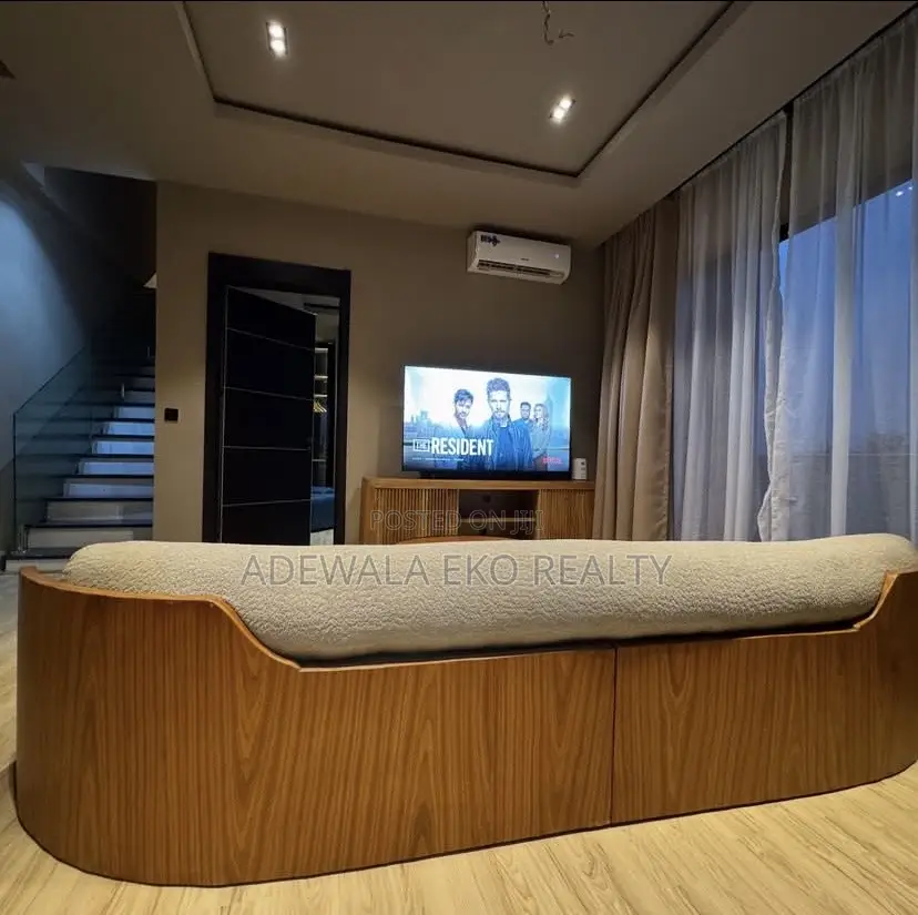 2-Bedroom Penthouse Loft Ikeja GRA – 75" TV, Pool Gym