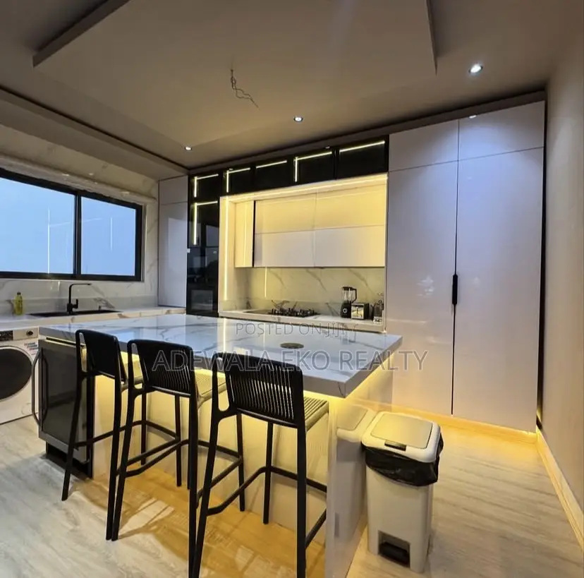 2-Bedroom Penthouse Loft Ikeja GRA – 75" TV, Pool Gym