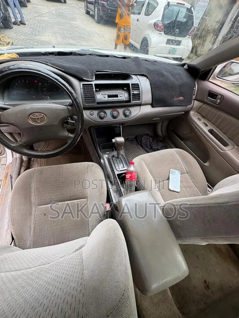 Toyota Camry 2005 Silver