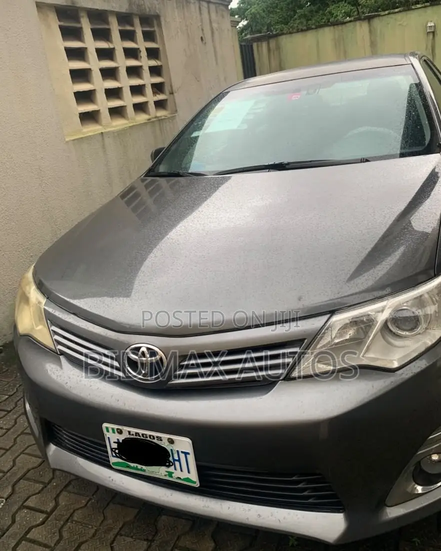 Toyota Camry XLE 4dr Sedan (3.5L 6cyl 6A) 2015 Gray