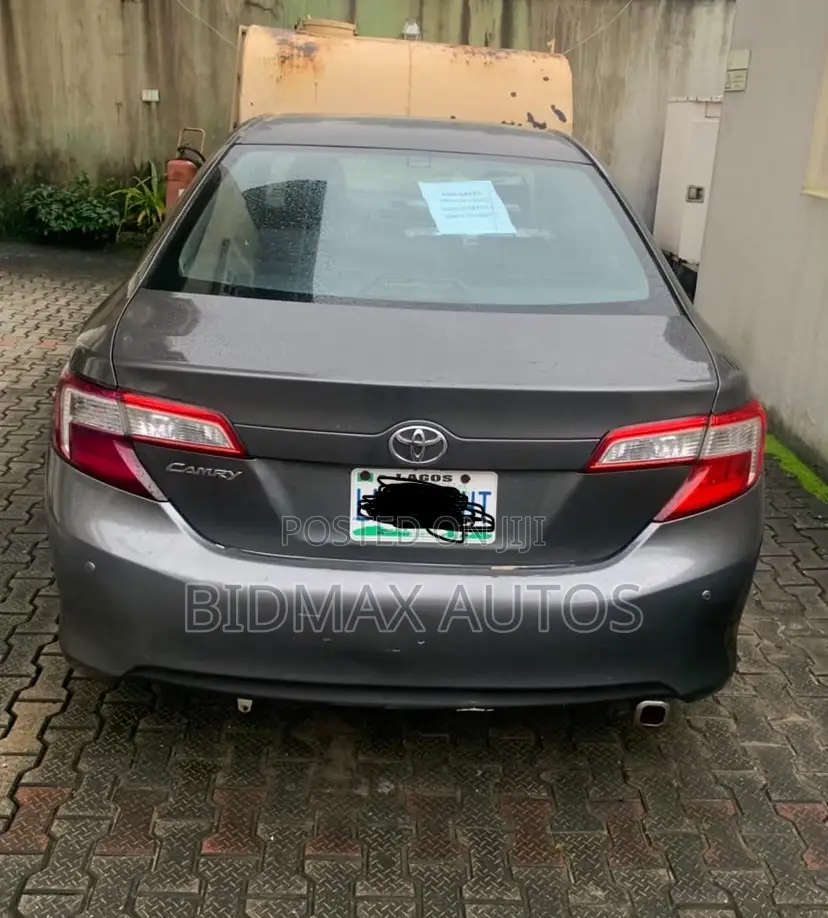 Toyota Camry XLE 4dr Sedan (3.5L 6cyl 6A) 2015 Gray