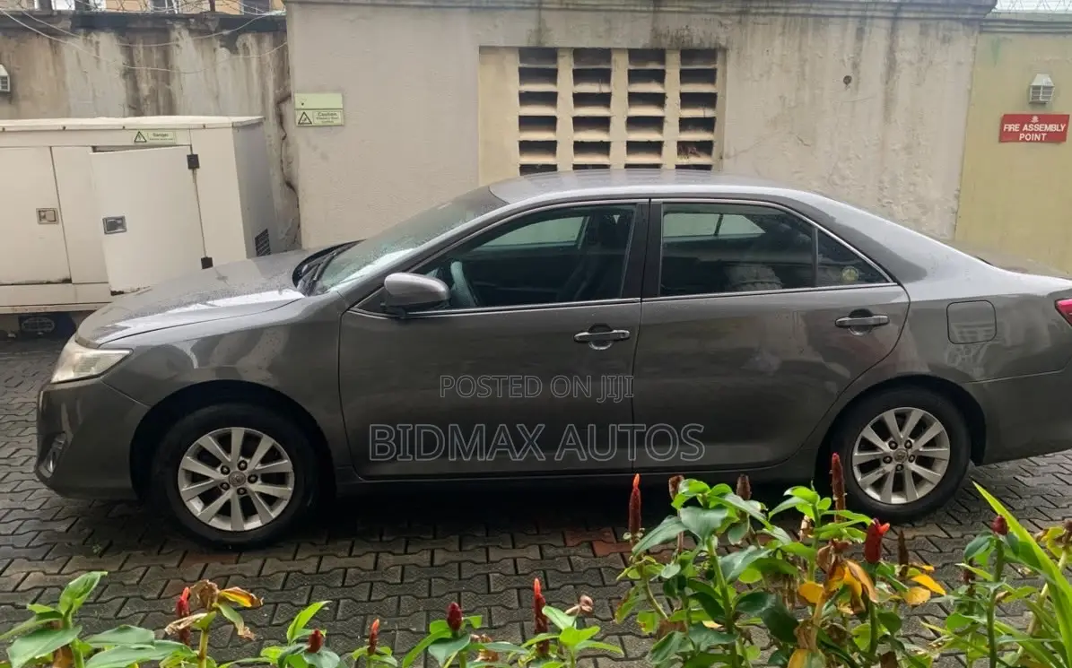 Toyota Camry XLE 4dr Sedan (3.5L 6cyl 6A) 2015 Gray