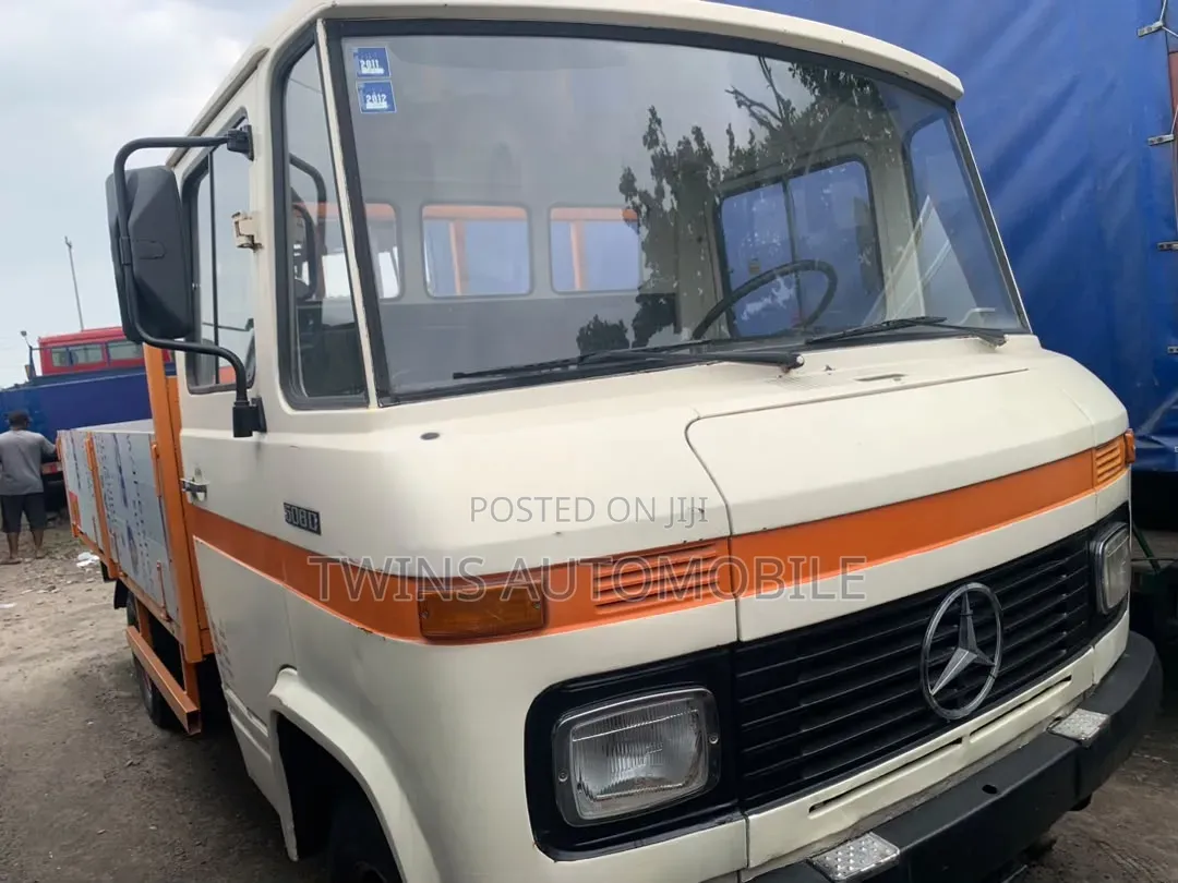 Open Truck Mercedes 608D