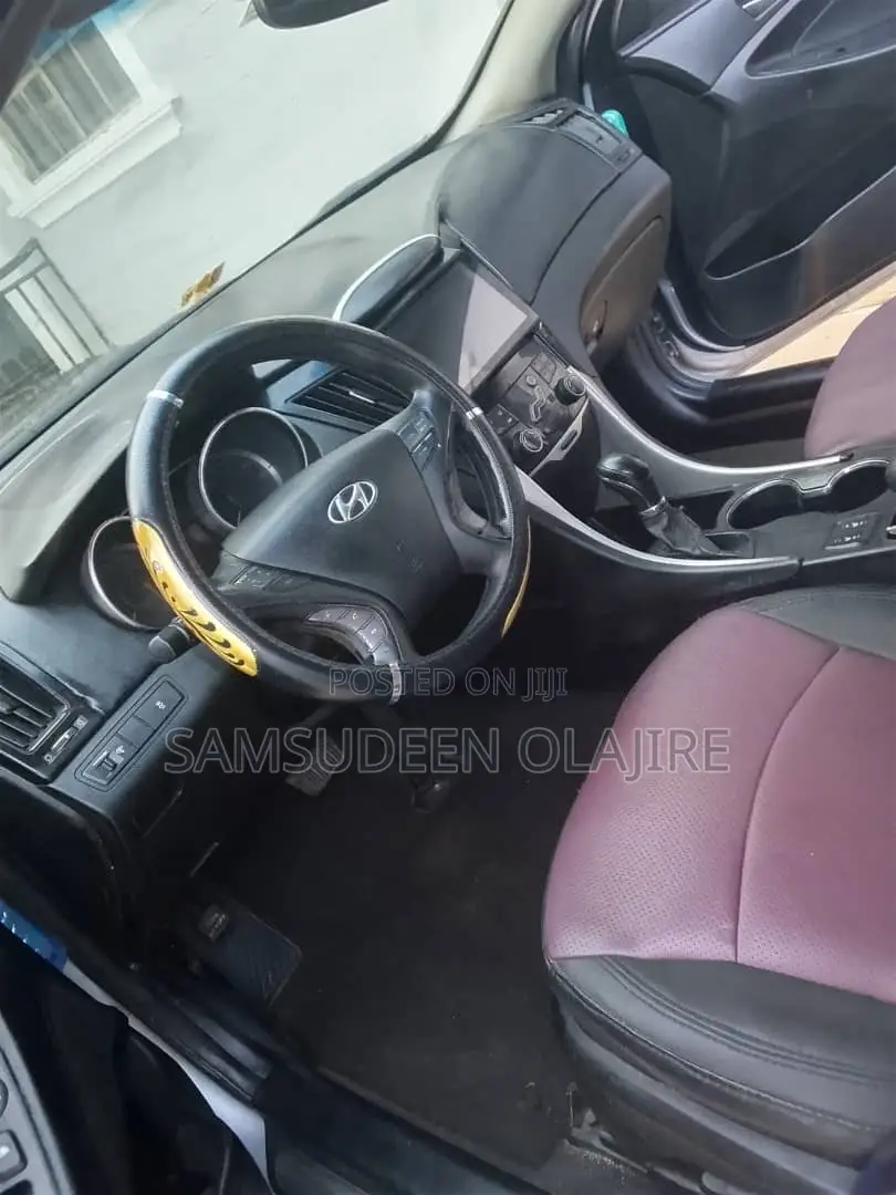 Hyundai Sonata Limited Sedan FWD (2.4L 4cyl 6A) 2012 Silver