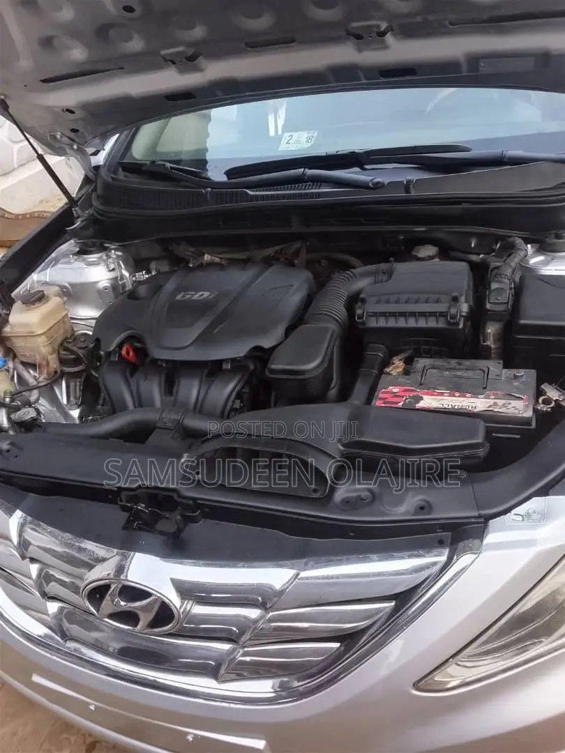 Hyundai Sonata Limited Sedan FWD (2.4L 4cyl 6A) 2012 Silver