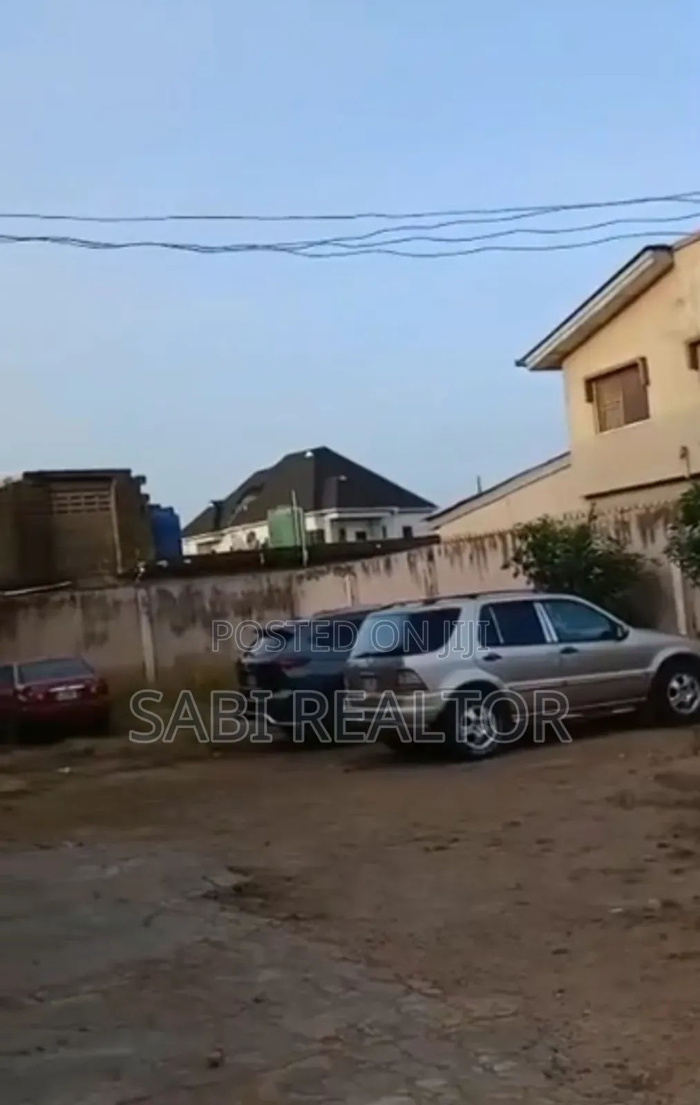 Furnished 3bdrm Block of Flats in Alakuko for sale