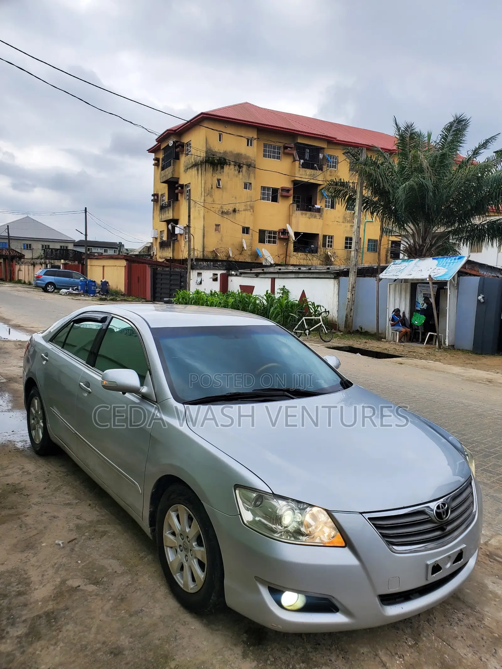 Toyota Camry XLE 4dr Sedan (2.5L 4cyl 6AM) 2010 Silver