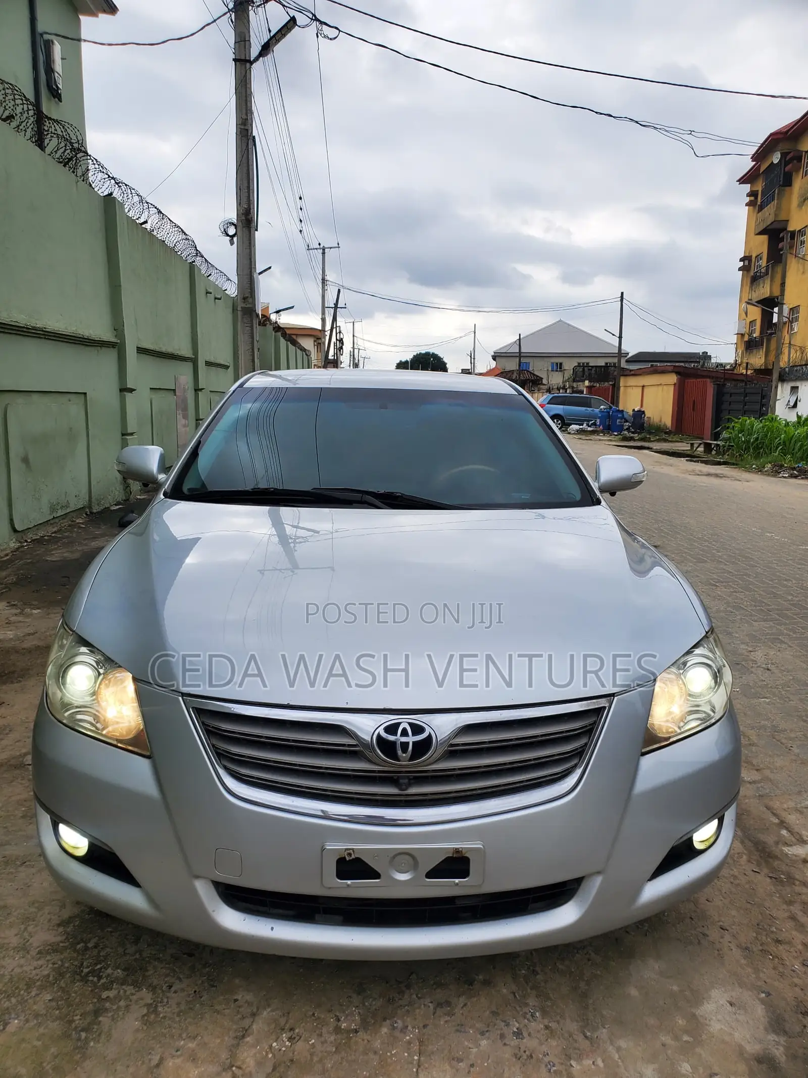 Toyota Camry XLE 4dr Sedan (2.5L 4cyl 6AM) 2010 Silver
