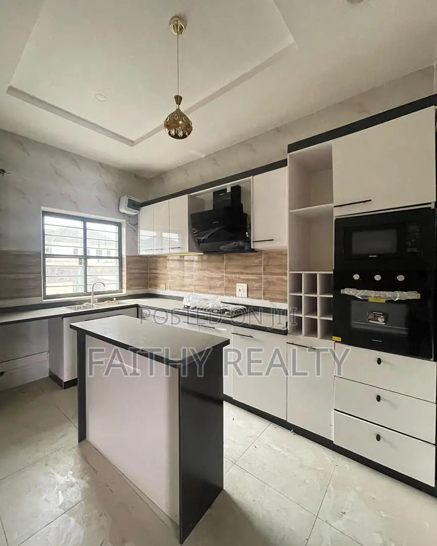 4bdrm Duplex in Vgc, Ikota for rent