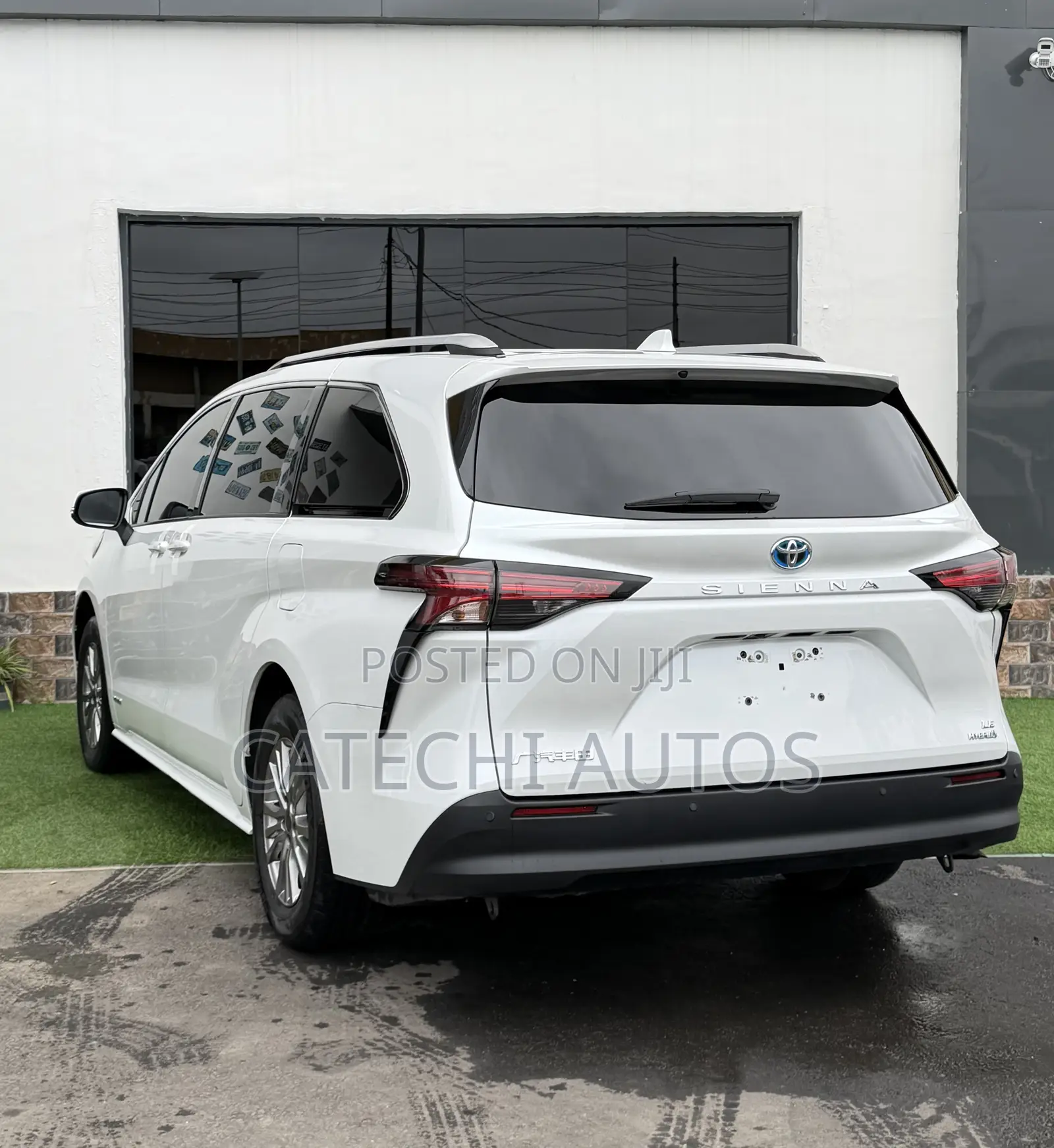 Toyota Sienna Platinum 2022 White