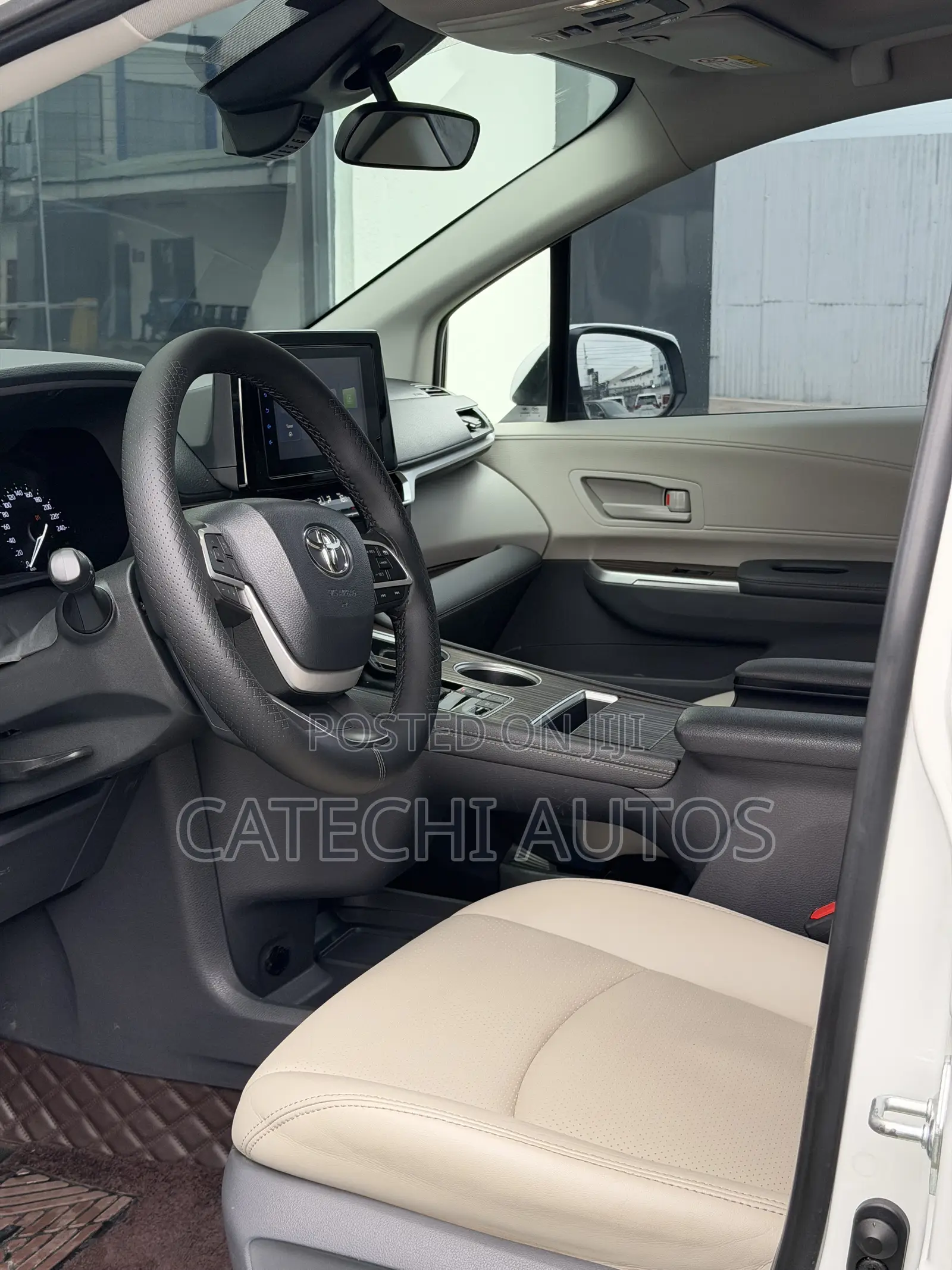 Toyota Sienna Platinum 2022 White