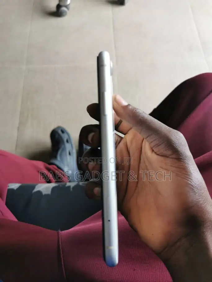 Apple iPhone XR 64 GB White