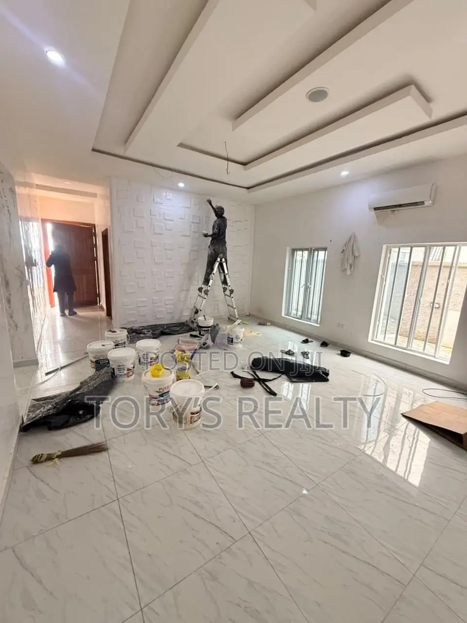2bdrm Apartment in Lekki Phase 1 for rent