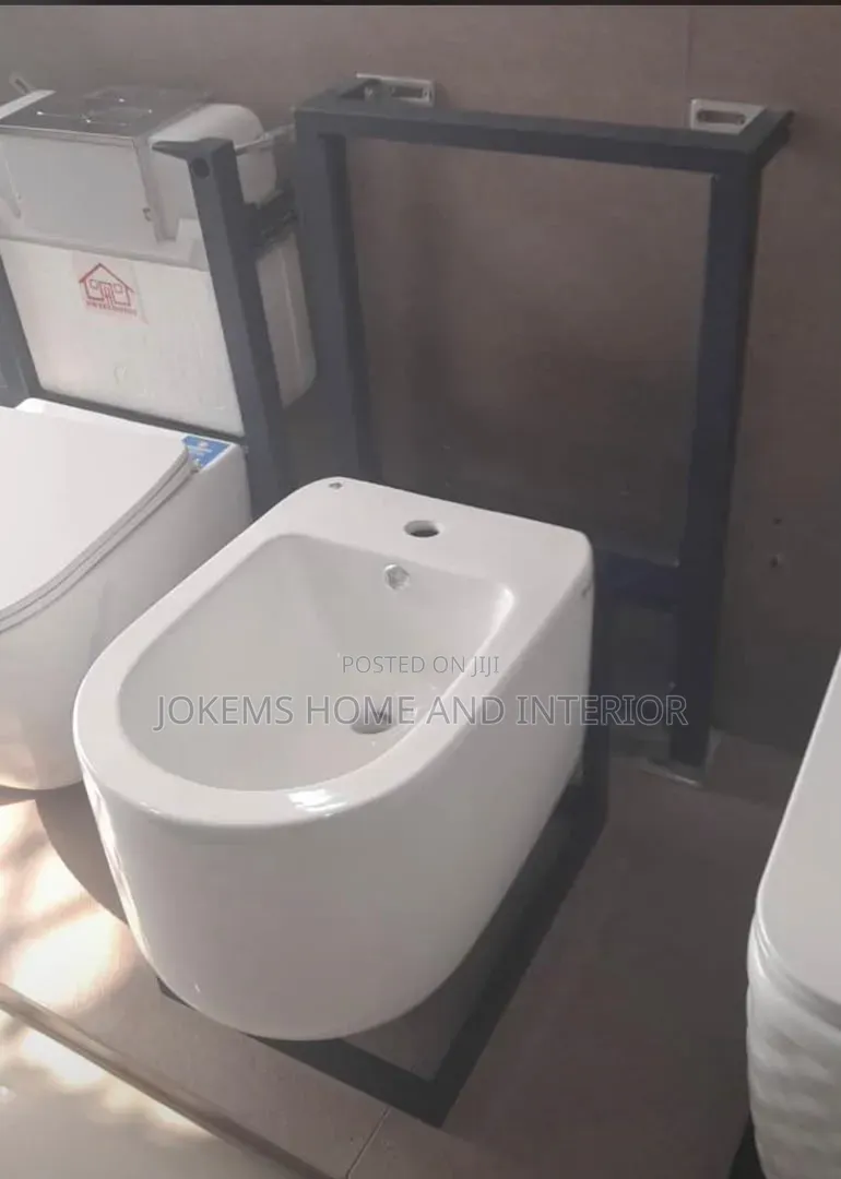 Modern Floor Standing Bidet – White Ceramic