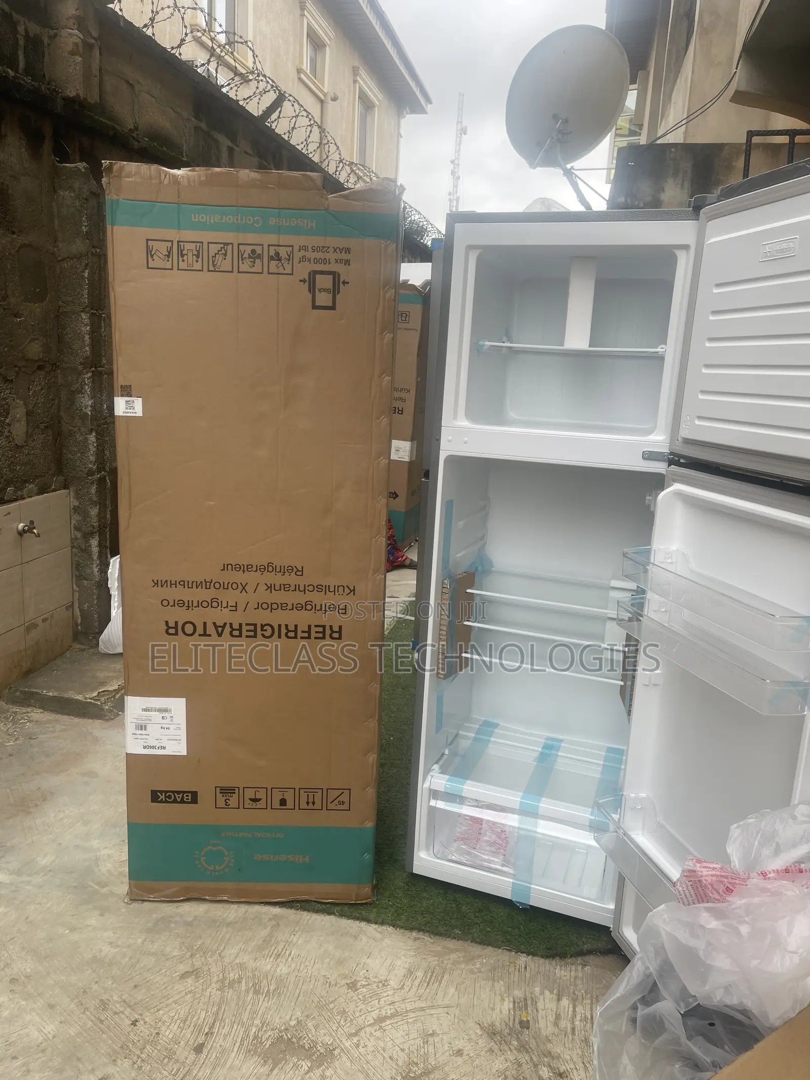 Hisense Double Compartment Refrigerator 306L