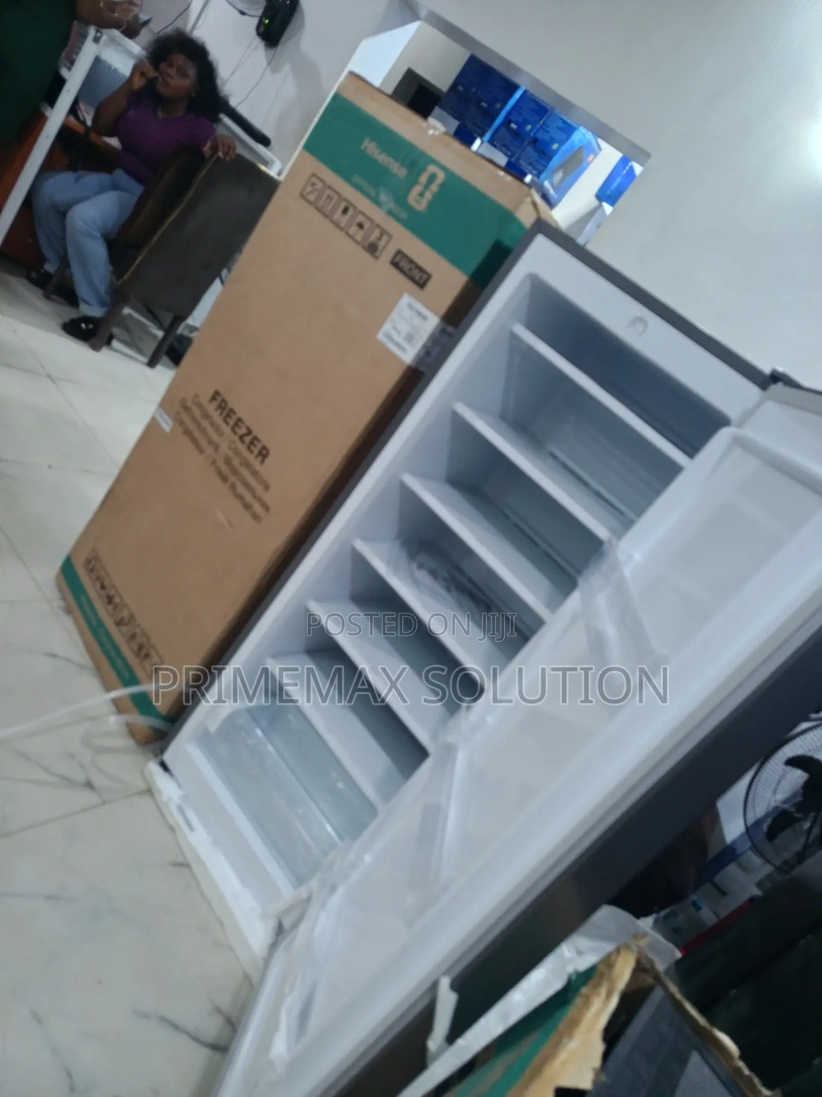 Organized Freezing Made Easy With 6 Shelves in the Hisense RS189DR