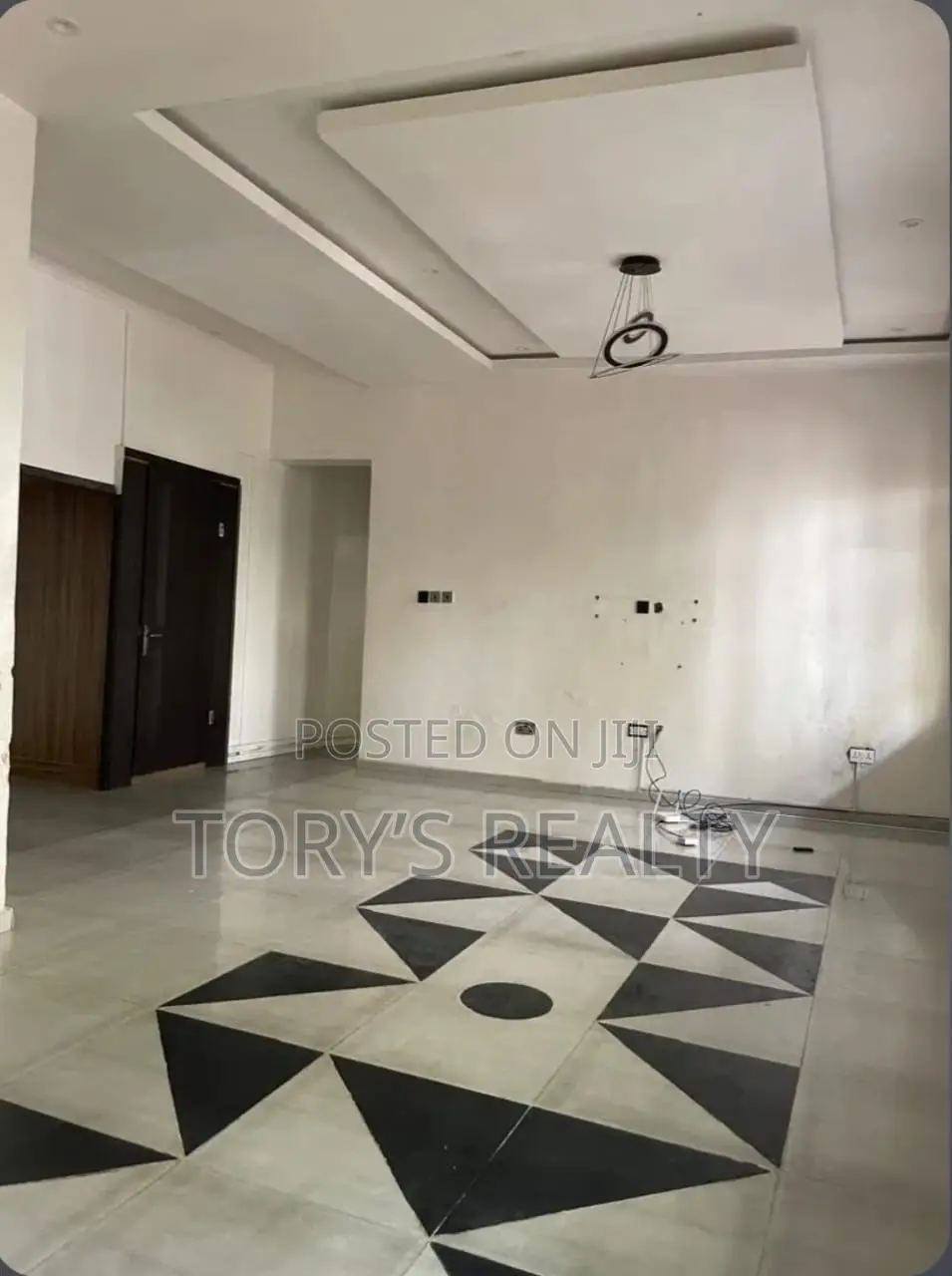 Mini Flat in Chevron for rent