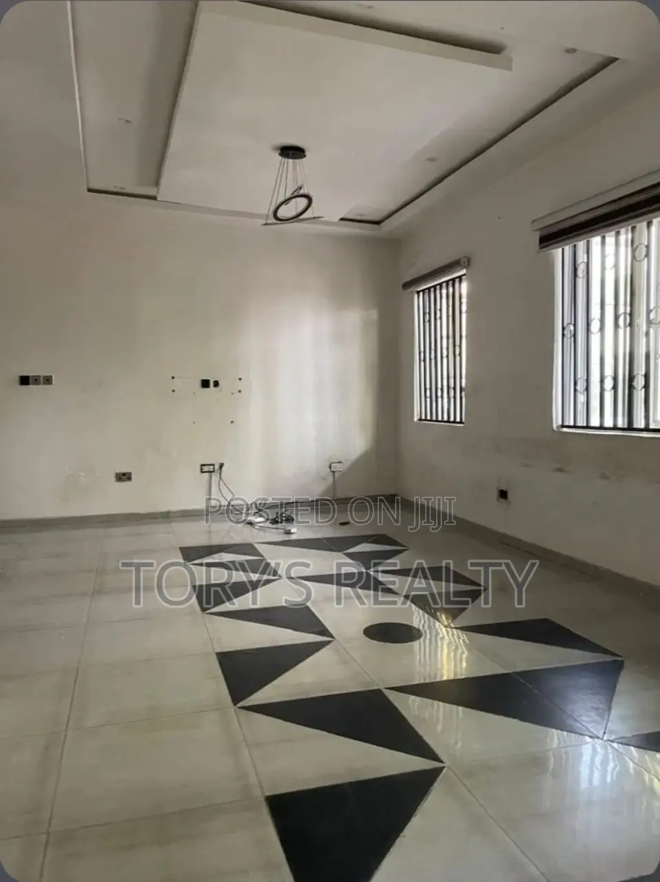 Mini Flat in Chevron for rent