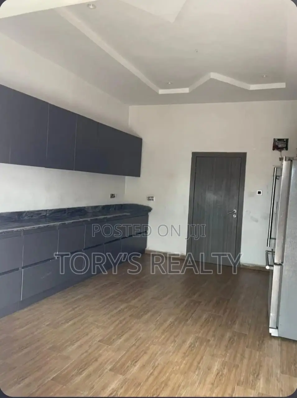 Mini Flat in Chevron for rent