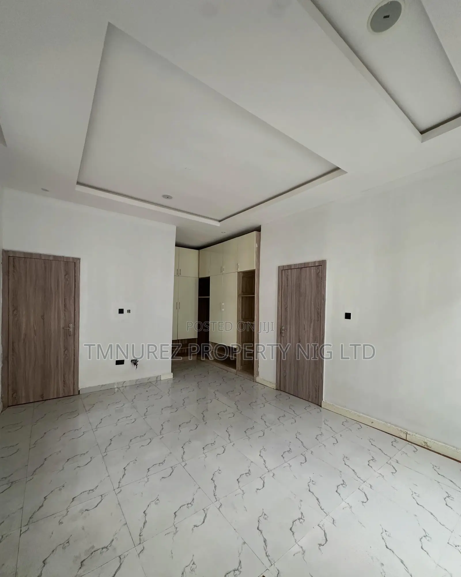 4bdrm Duplex in Chevron for rent