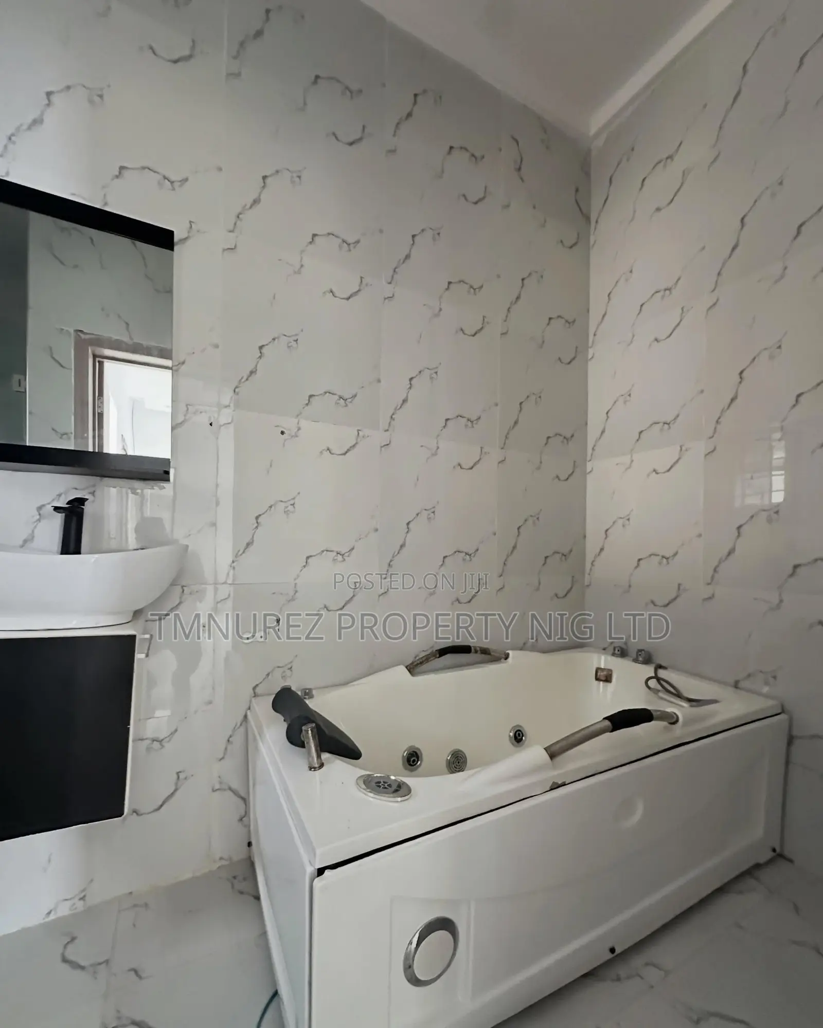 4bdrm Duplex in Chevron for rent