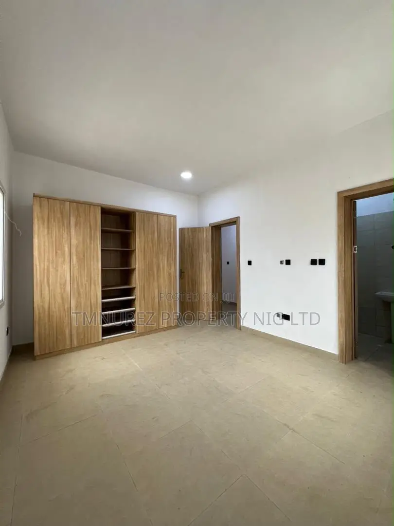 3bdrm Block of Flats in Ikota for rent