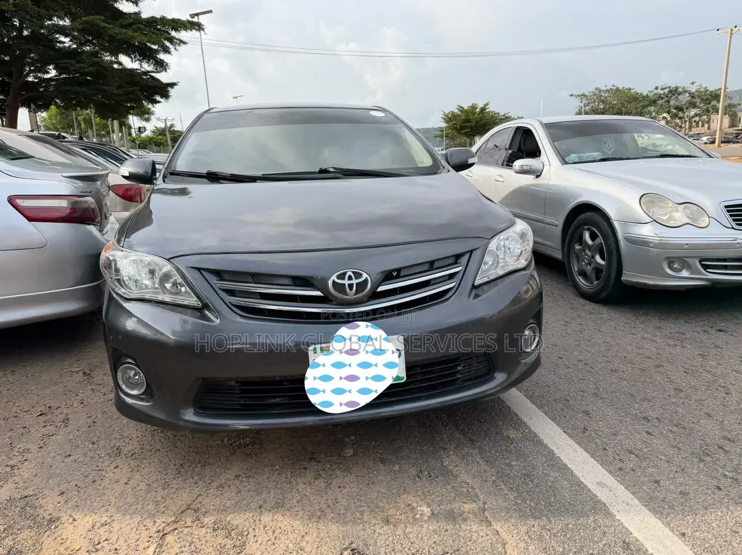 Toyota Corolla LE 4dr Sedan (1.8L 4cyl 4A) 2013 Gray