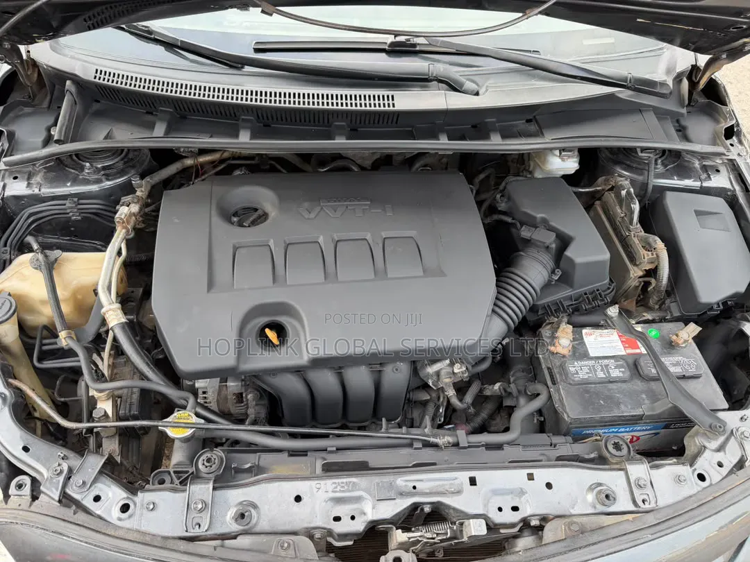 Toyota Corolla LE 4dr Sedan (1.8L 4cyl 4A) 2013 Gray