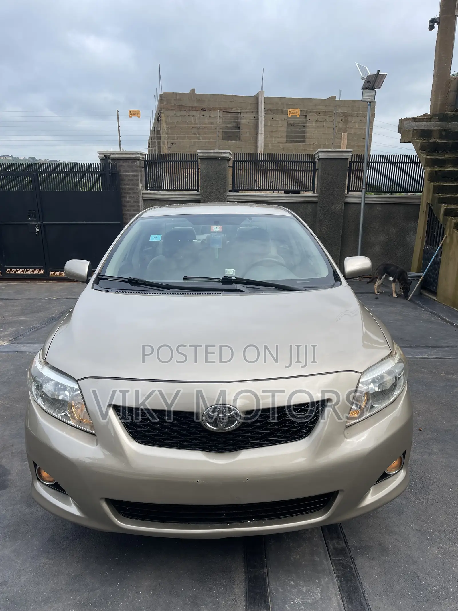 Toyota Corolla LE 4dr Sedan (1.8L 4cyl 4A) 2010 Gold