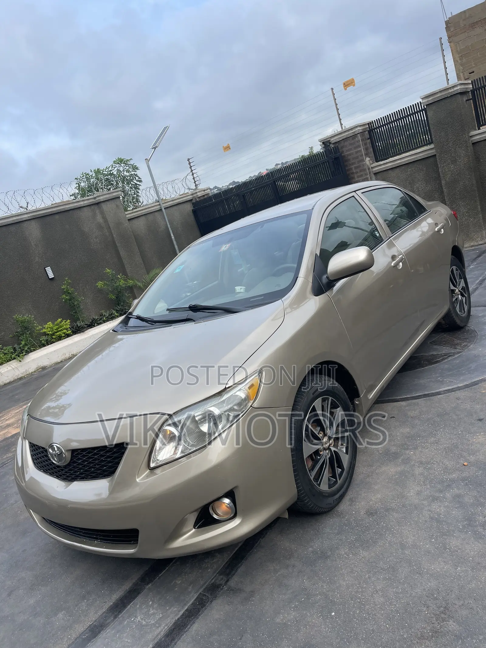 Toyota Corolla LE 4dr Sedan (1.8L 4cyl 4A) 2010 Gold