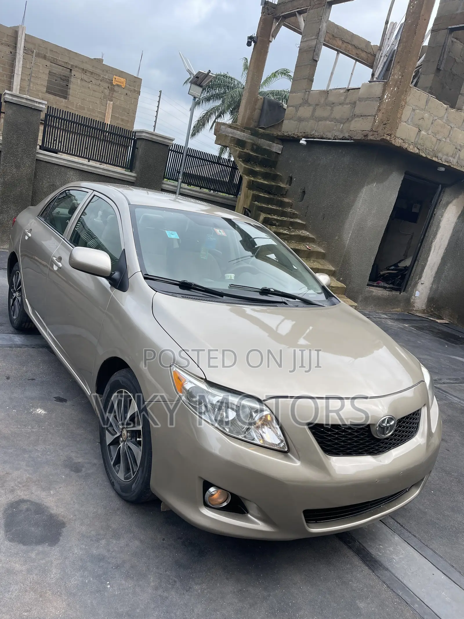 Toyota Corolla LE 4dr Sedan (1.8L 4cyl 4A) 2010 Gold