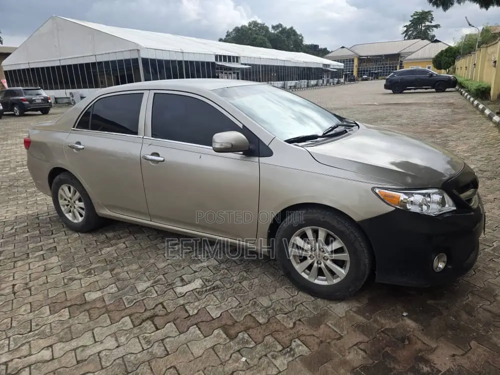 Toyota Corolla LE 4dr Sedan (1.8L 4cyl 4A) 2010 Gold