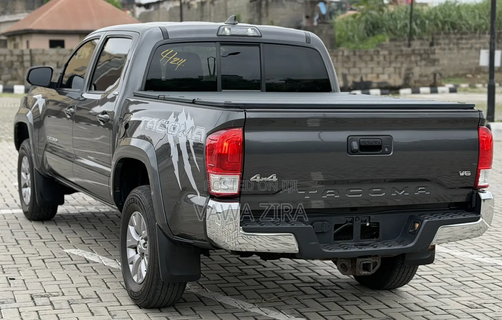 Toyota Tacoma SR5 2017 Gray