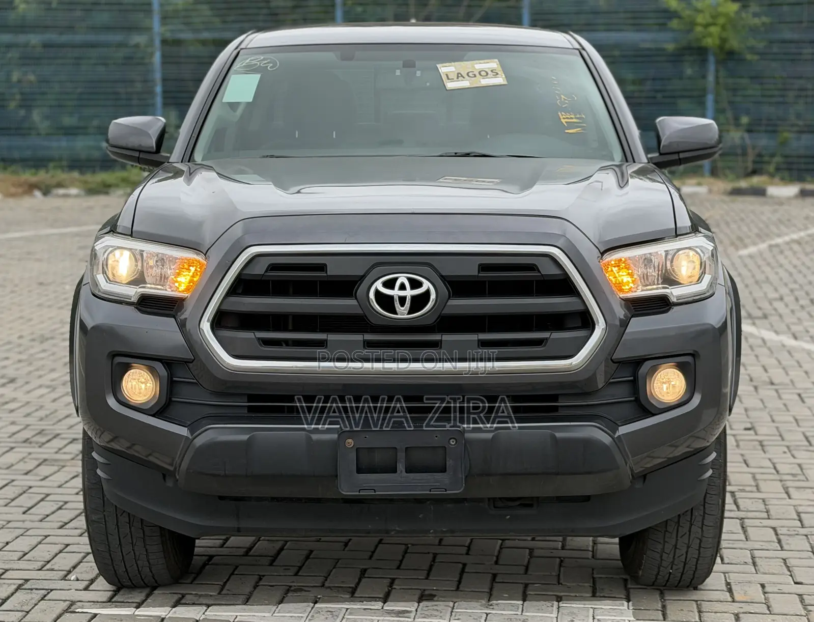 Toyota Tacoma SR5 2017 Gray