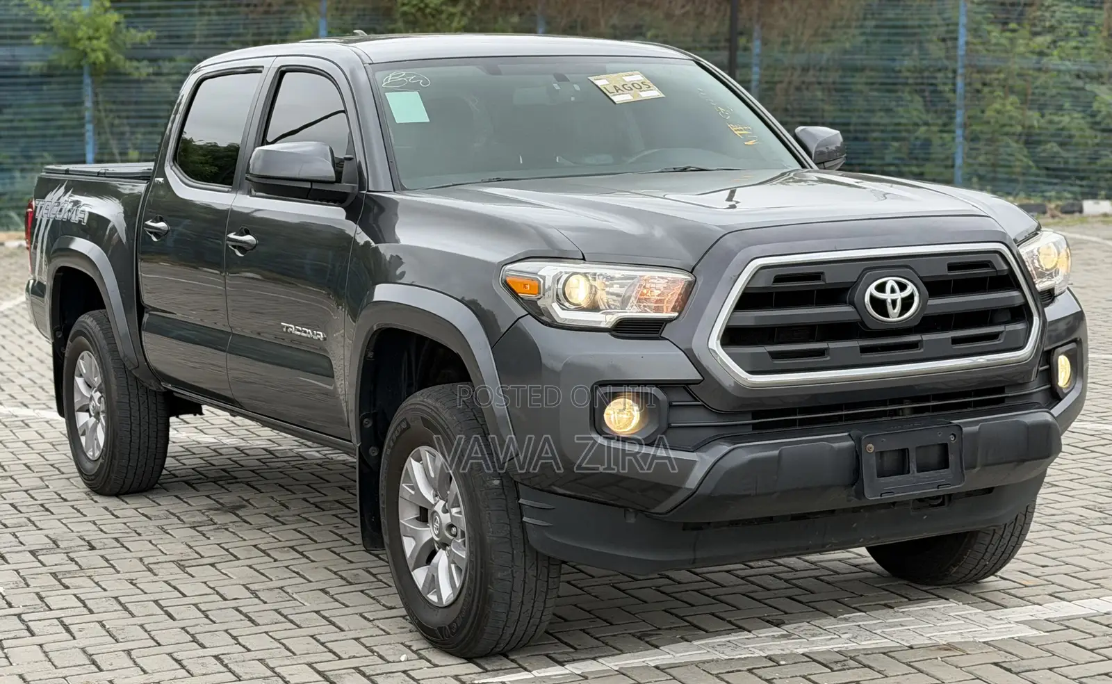 Toyota Tacoma SR5 2017 Gray