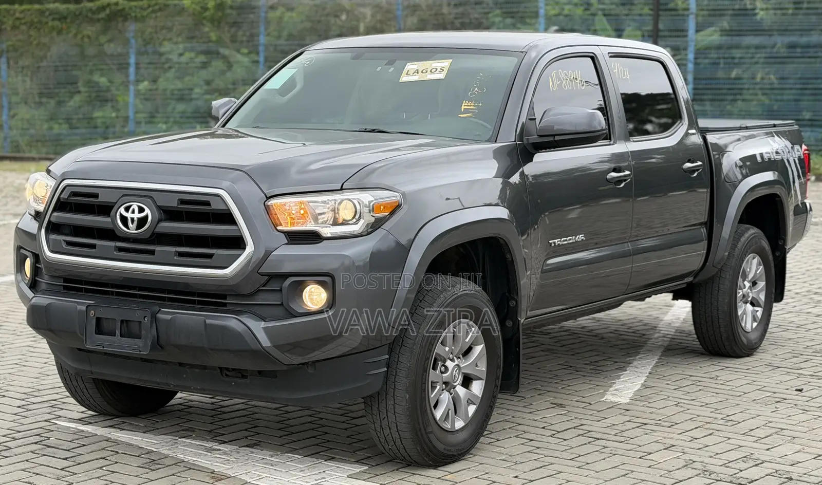 Toyota Tacoma SR5 2017 Gray