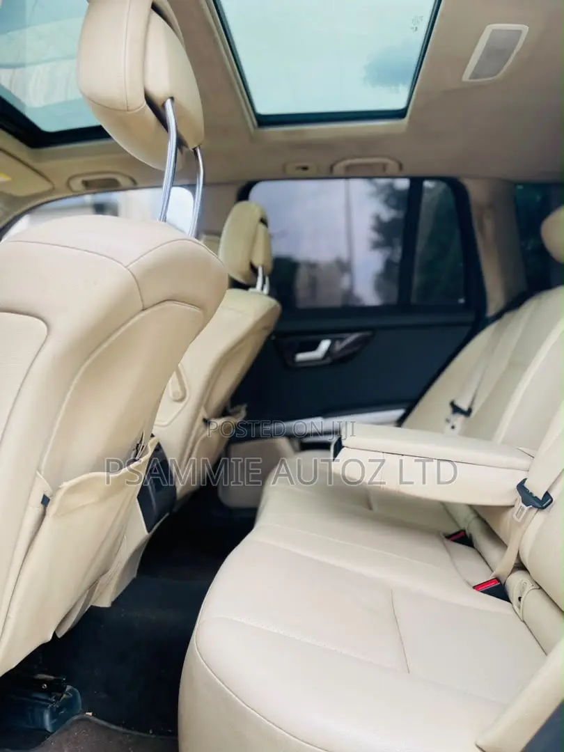 Mercedes-Benz GLK-Class Base GLK 350 4dr AWD 4MATIC (3.5L 6cyl 7A) 2015
