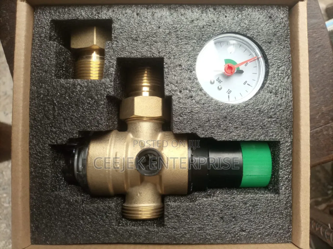Pressure Regulator With Meter