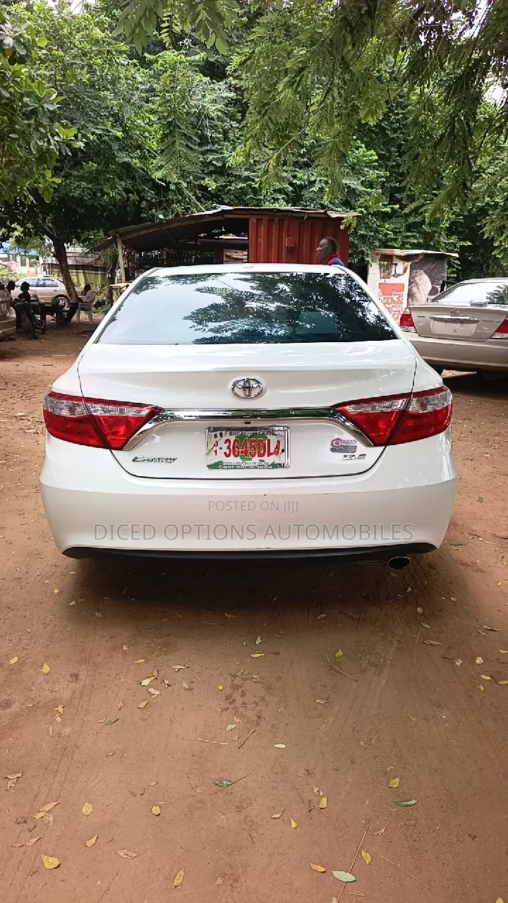 Toyota Camry XLE 4dr Sedan (2.5L 4cyl 6A) 2016 White