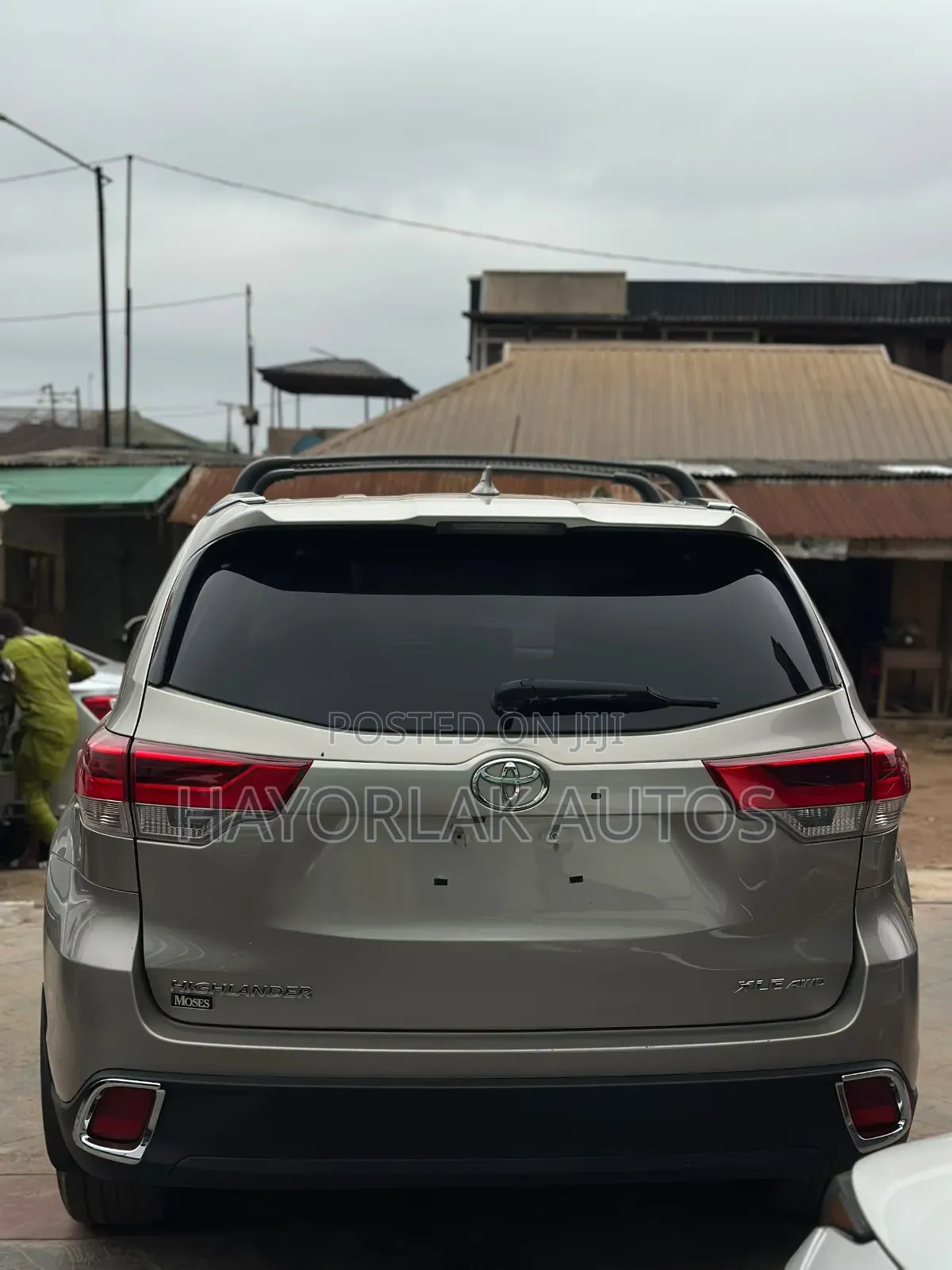 Toyota Highlander XLE V6 4x4 (3.5L 6cyl 6A) 2016 Gold