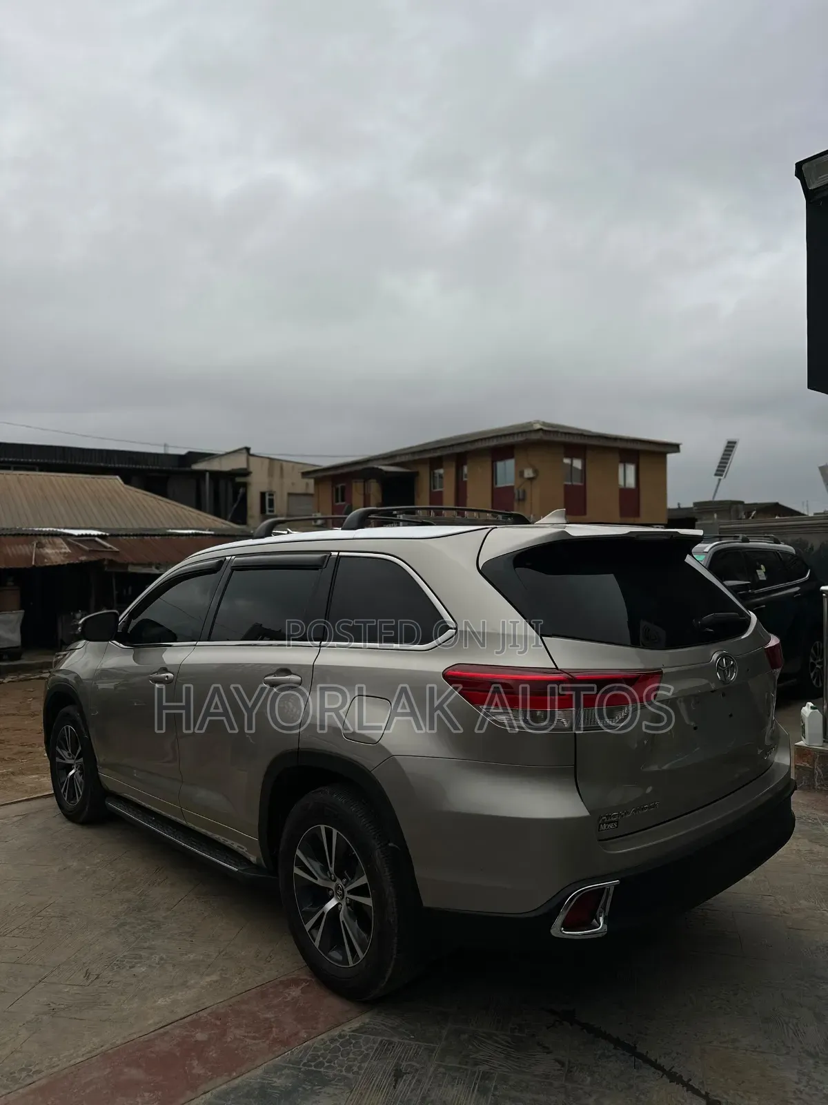 Toyota Highlander XLE V6 4x4 (3.5L 6cyl 6A) 2016 Gold