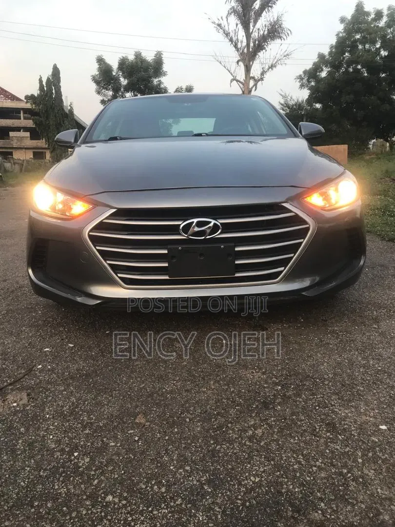 Hyundai Elantra SE Sedan FWD (2.0L 4cyl 6M) 2017 Gray