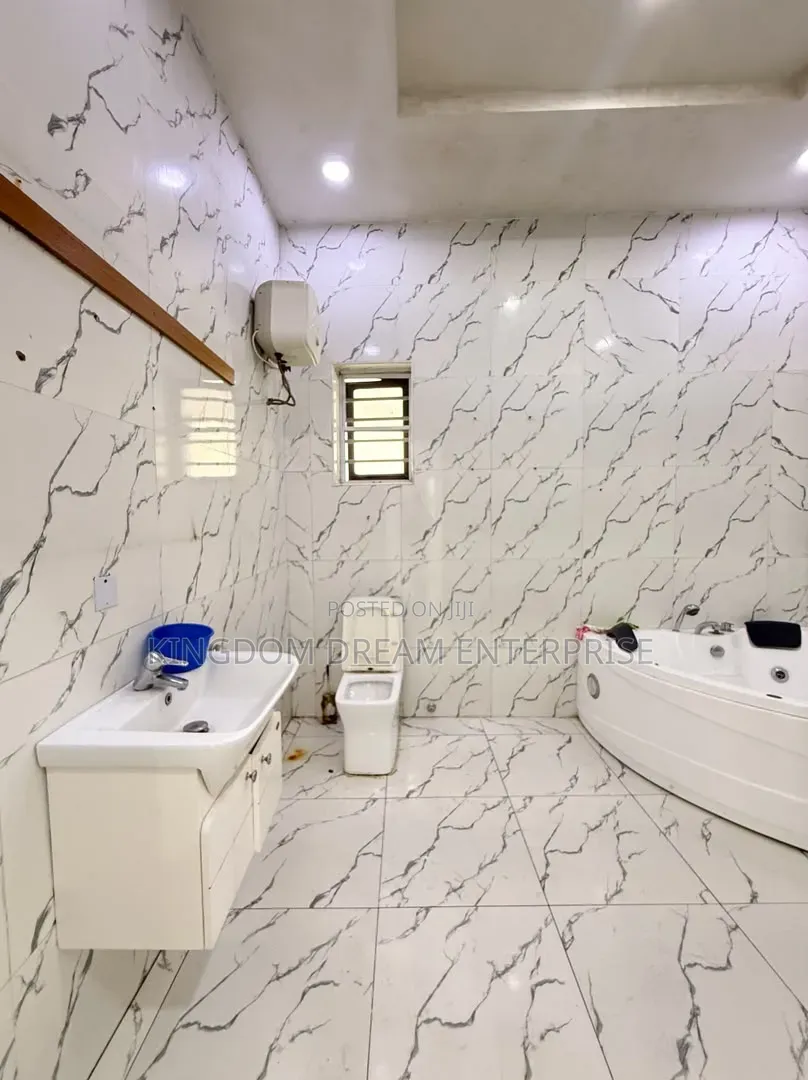 5bdrm Duplex in Chevron Drive Lekki for rent