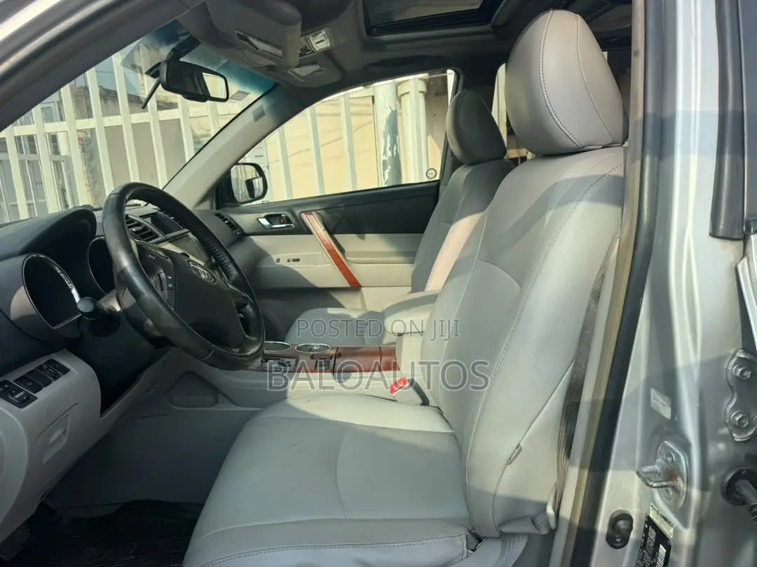 Toyota Highlander Limited 2011 Silver