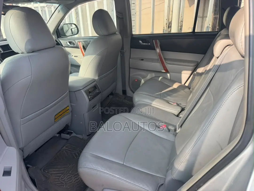 Toyota Highlander Limited 2011 Silver