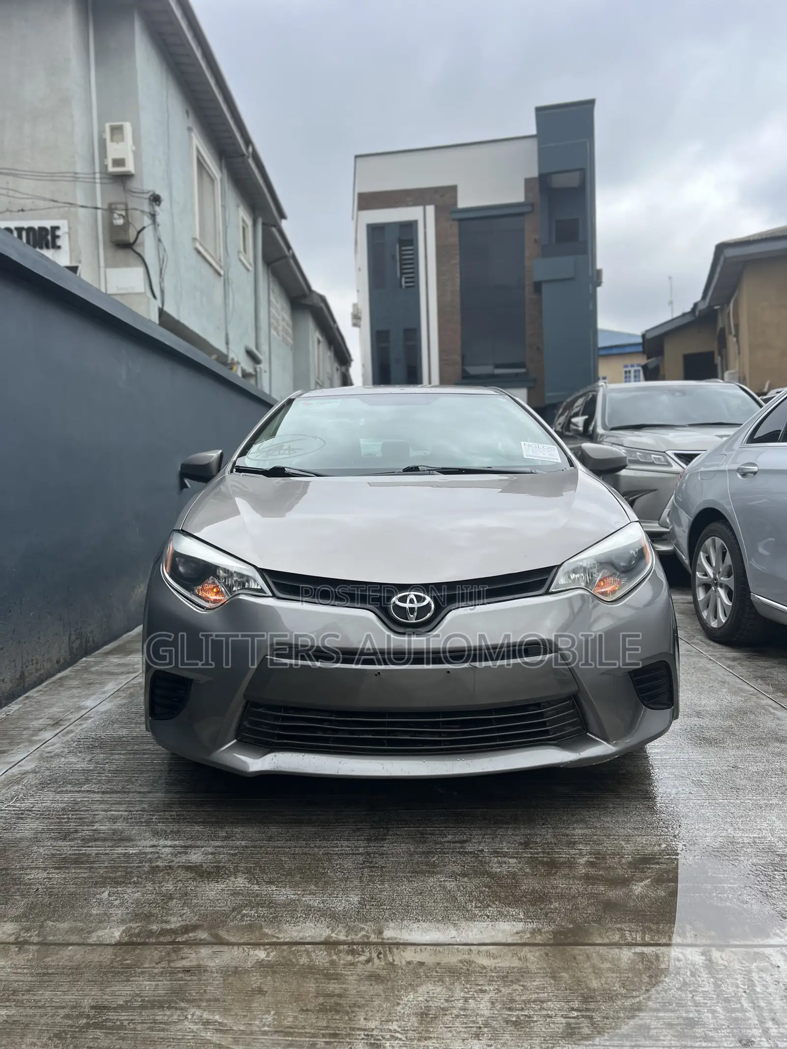 Toyota Corolla L 4dr Sedan (1.8L 4cyl Manual) 2016 Gold