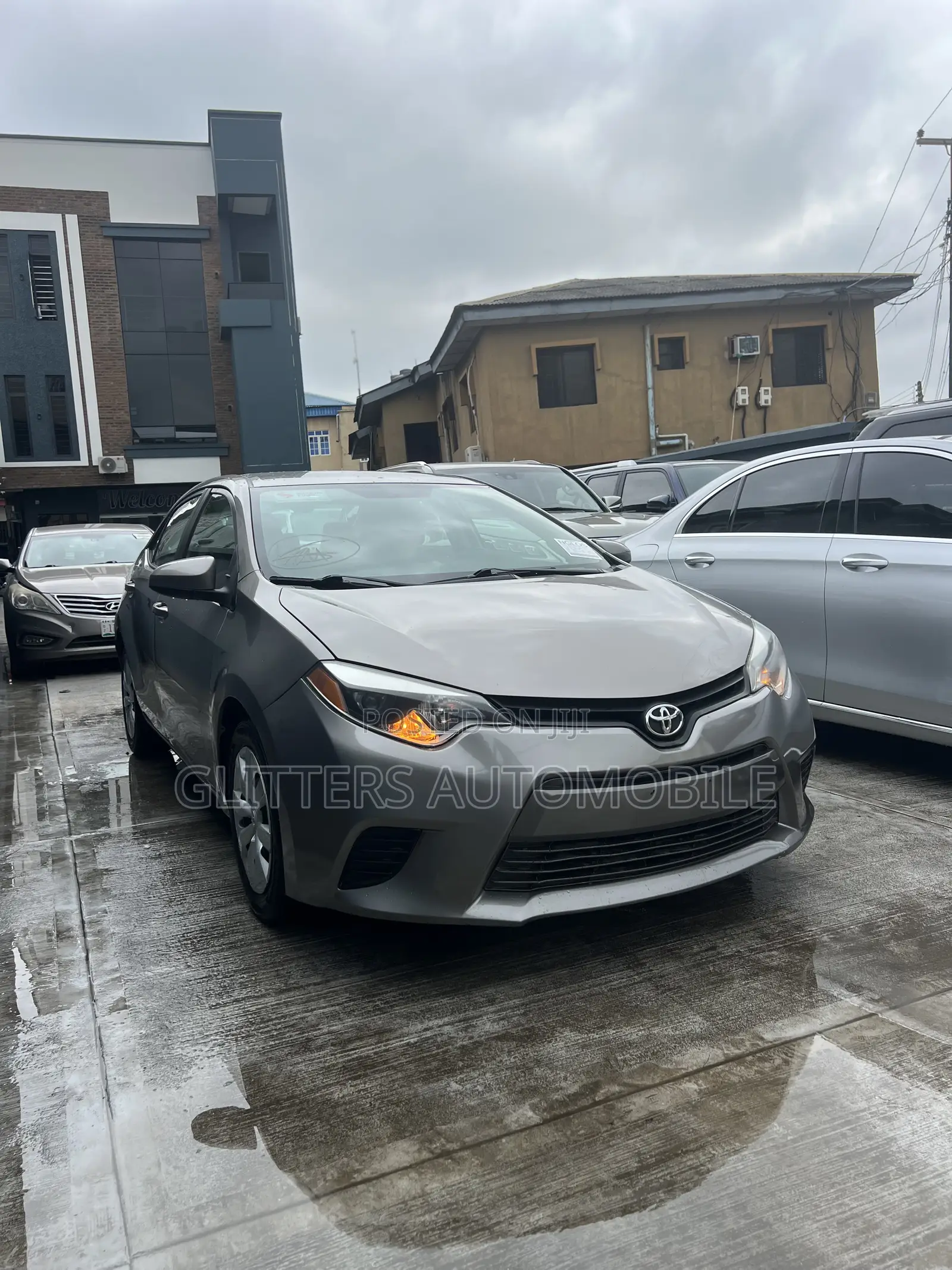 Toyota Corolla L 4dr Sedan (1.8L 4cyl Manual) 2016 Gold