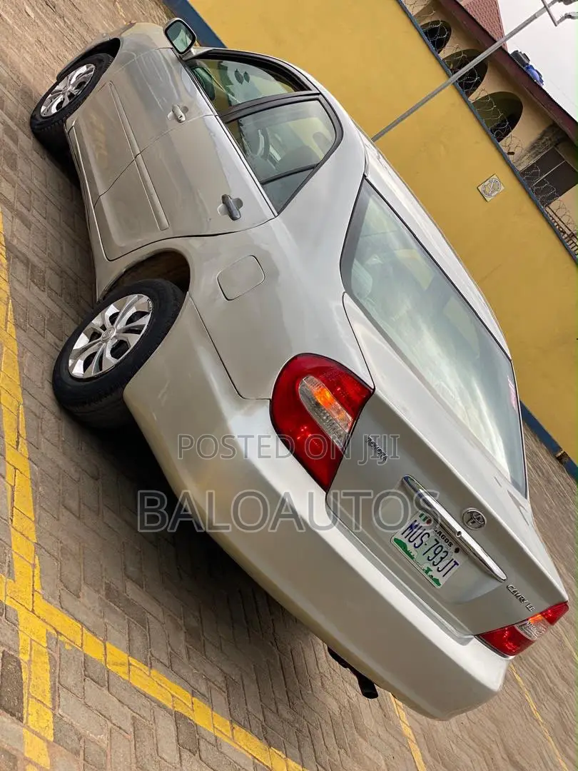 Toyota Camry LE 4dr Sedan (2.4L 4cyl 5A) 2005 Gray
