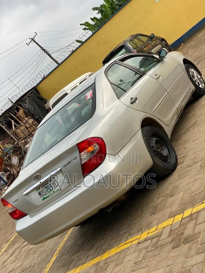 Toyota Camry LE 4dr Sedan (2.4L 4cyl 5A) 2005 Gray